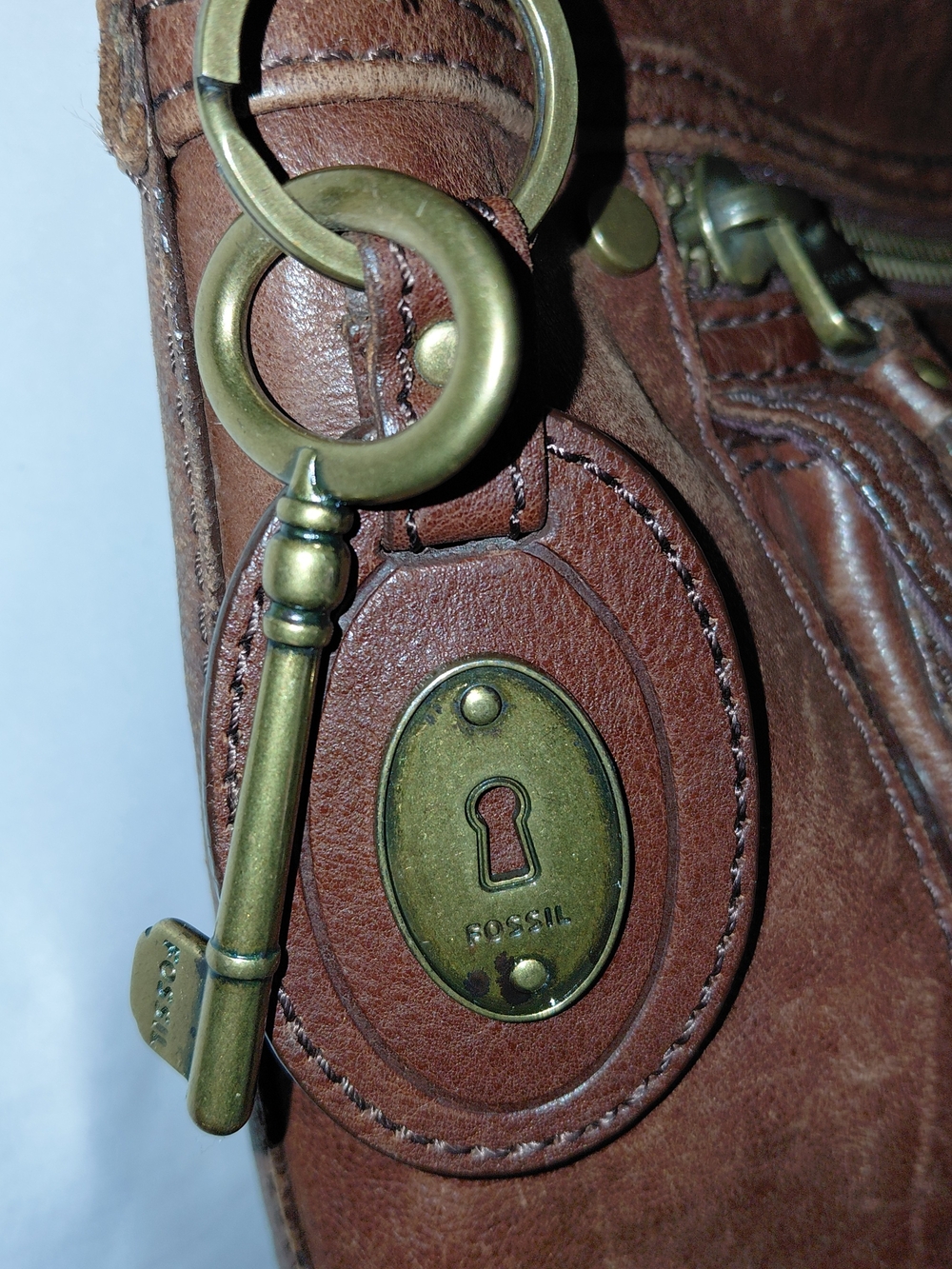 Fossil Distressed Brown Leather Shoulder Bag with Brass Accents - Picture 4 of 8